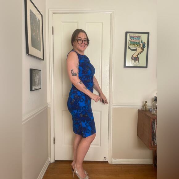 60s Vintage Navy Blue Hawaiian Wiggle Dress w Hibiscus Flowers and Gold Details - Picture 3 of 6